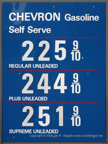 20040407_Chevron gas prices sign-HI 0001DSC_0171-72ppiw