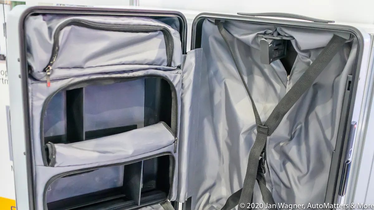 A​djustable, versatile interior of SkyTrek smart luggage